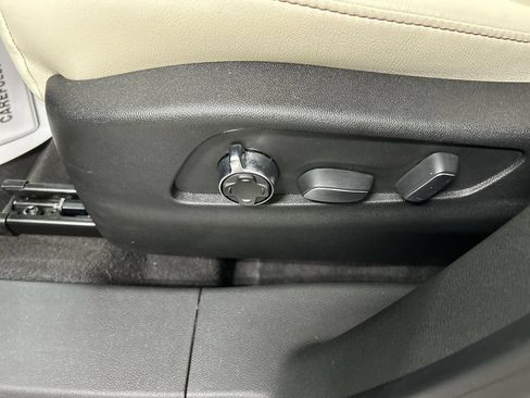 Used 2019 Cadillac XT4 Sport w/ Cold Weather Package AWD/4WD image 10