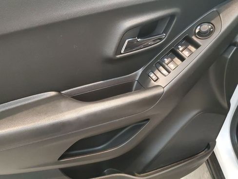 Used 2021 Chevrolet Trax LT w/ Driver Confidence Package image 11