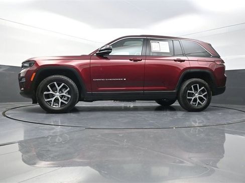 Used 2024 Jeep Grand Cherokee Limited w/ Luxury Tech Group II image 20