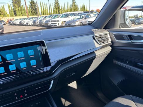 Used 2026 Volkswagen Atlas Cross Sport SE FWD image 39