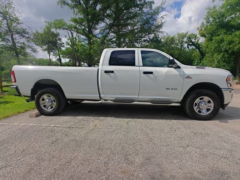Used 2022 RAM 2500 Tradesman w/ Chrome Appearance Group AWD/4WD image 3