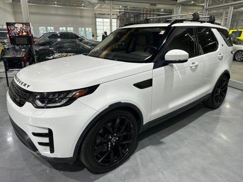 Used 2018 Land Rover Discovery HSE AWD/4WD image 11