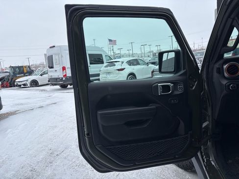 Used 2023 Jeep Gladiator Mojave w/ Cold Weather Group image 10