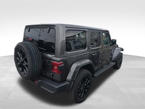 Used 2025 Jeep Wrangler Unlimited Sahara image 6