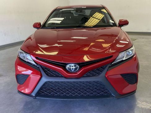 Used 2020 Toyota Camry SE w/ Convenience Package FWD image 8