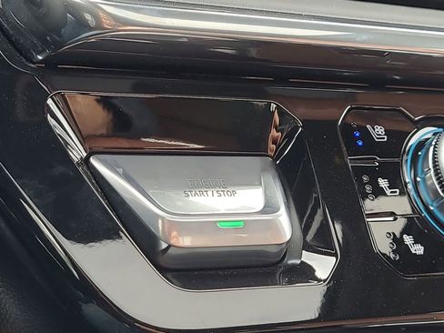 New 2026 GMC Sierra 2500 Denali Ultimate w/ LPO, Black Badging Package image 17