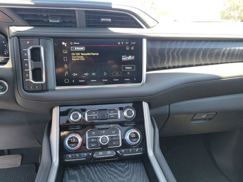 Used 2024 GMC Yukon XL Denali AWD/4WD image 32