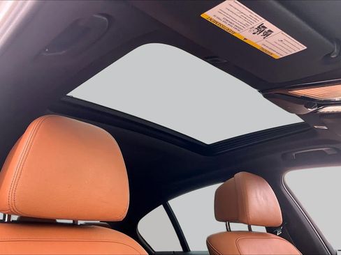 Used 2019 BMW 530i w/ Luxury Package RWD image 13