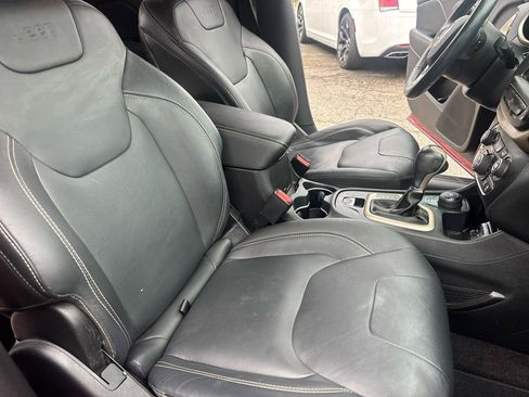 Used 2015 Jeep Cherokee Limited AWD/4WD image 12