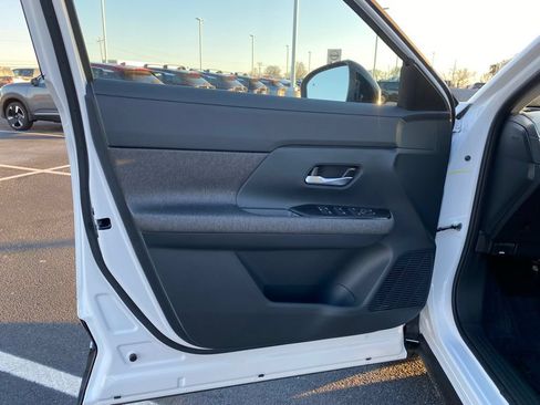 New 2026 Nissan Kicks SV w/ SV Premium Package FWD image 12
