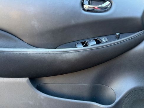 Used 2018 Nissan Leaf SV w/ SV Technology Package FWD image 14