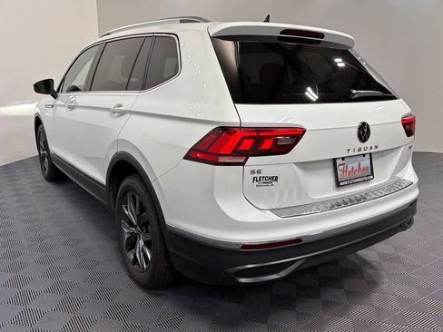 Used 2023 Volkswagen Tiguan SE w/ Panoramic Sunroof Package AWD/4WD image 3