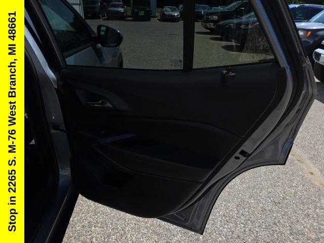 Used 2025 Chevrolet Trax LT FWD image 38