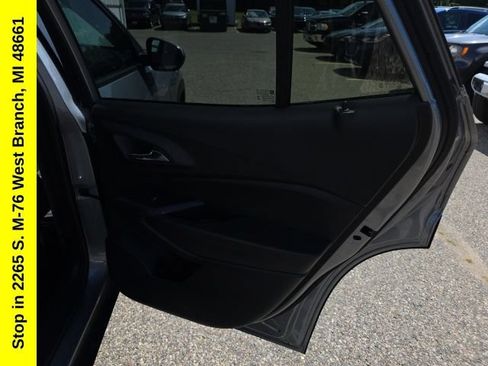 Used 2025 Chevrolet Trax LT FWD image 38