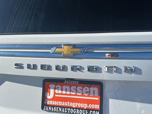 Used 2024 Chevrolet Suburban Premier AWD/4WD image 8