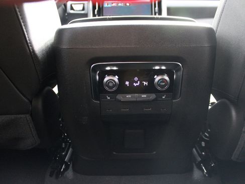 New 2026 GMC Yukon XL Elevation w/ Elevation Premium Package image 32