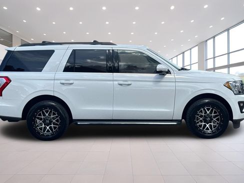 Used 2020 Ford Expedition XLT w/ Equipment Group 202A AWD/4WD image 3