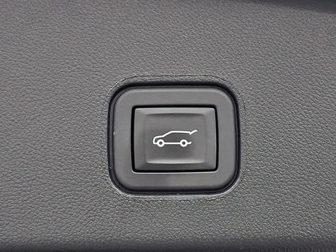 Certified 2024 Cadillac Lyriq Luxury AWD/4WD image 26