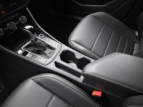 Used 2024 Volkswagen Jetta SE FWD image 31