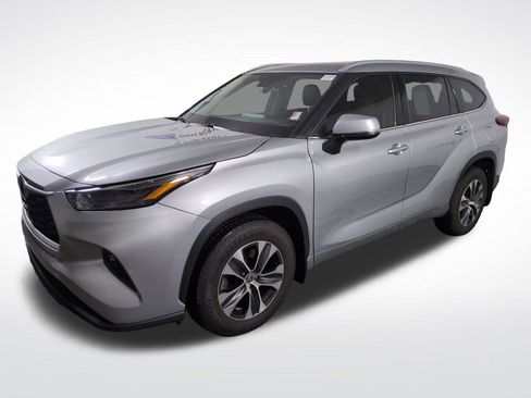 Used 2022 Toyota Highlander XLE image 1