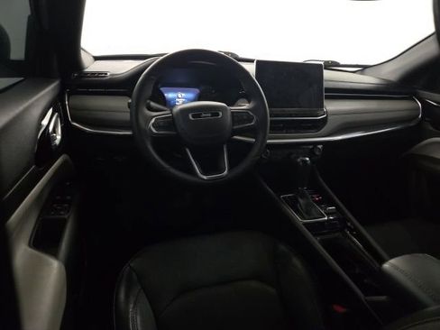 Used 2023 Jeep Compass Limited image 21