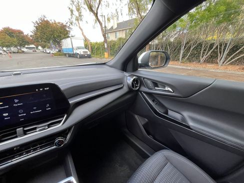 Used 2025 Chevrolet Equinox LT image 34