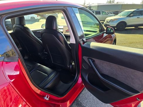 Used 2022 Tesla Model Y Long Range image 14