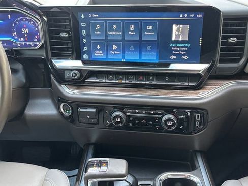 Used 2024 Chevrolet Silverado 1500 LT Trail Boss w/ Convenience Package II AWD/4WD image 4