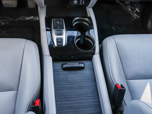 Used 2017 Honda Pilot Touring image 21