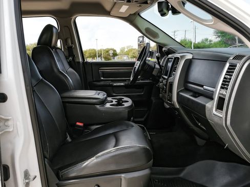 Used 2016 RAM 3500 Laramie image 32