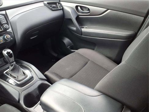 Used 2021 Nissan Rogue Sport S image 12