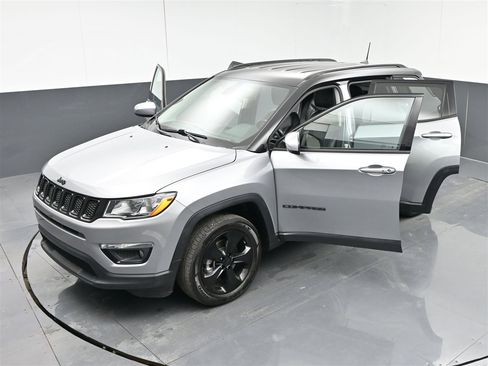 Used 2018 Jeep Compass Latitude w/ Popular Equipment Group image 39