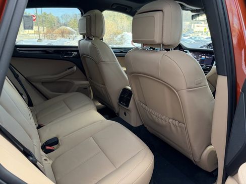 Used 2025 Porsche Macan image 44