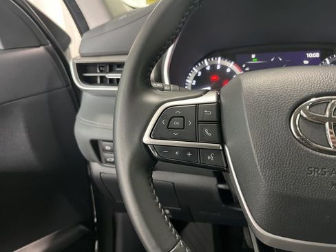 Used 2024 Toyota Highlander XLE AWD/4WD image 7