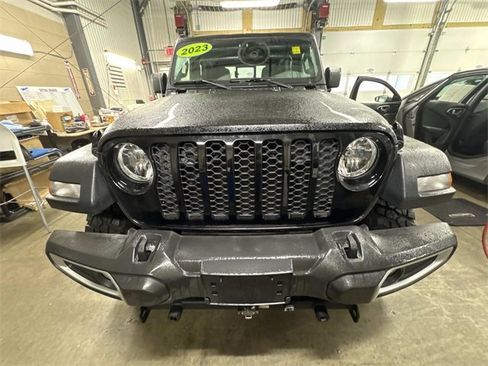 Used 2023 Jeep Gladiator Sport w/ Off Road Group image 2