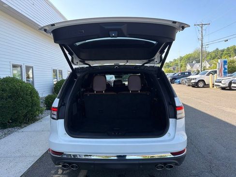 Used 2025 Lincoln Aviator Reserve AWD/4WD image 7