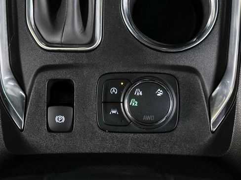 Used 2023 Chevrolet Traverse LT w/ Midnight/Sport Edition AWD/4WD image 17