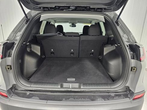 Used 2021 Jeep Cherokee Latitude image 5