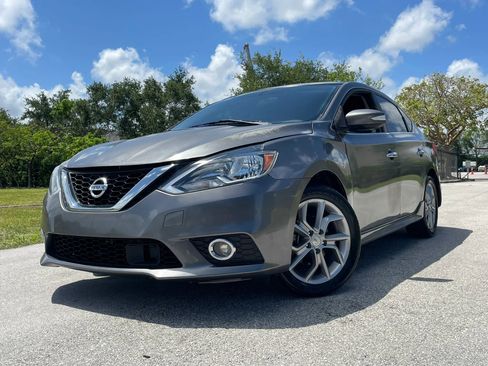 Used 2019 Nissan Sentra SR FWD image 2