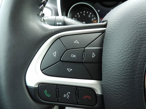 Used 2019 Jeep Compass Latitude w/ Popular Equipment Group FWD image 16