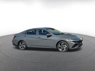 Used 2025 Hyundai Elantra Limited video 2