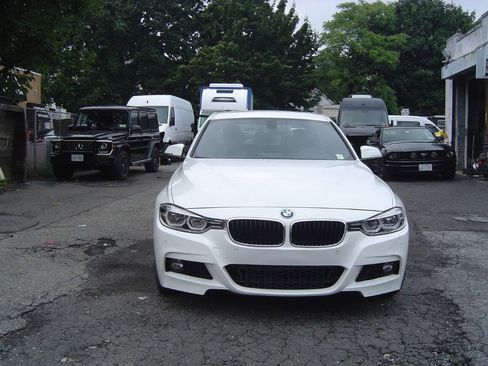 Used 2018 BMW 330i xDrive Sedan AWD/4WD image 2
