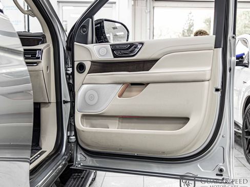 Used 2021 Lincoln Navigator Reserve w/ Luxury Package AWD/4WD image 43