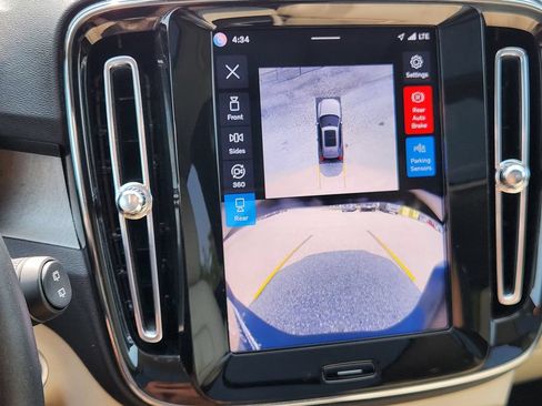 Certified 2025 Volvo XC40 B5 Plus AWD/4WD image 25