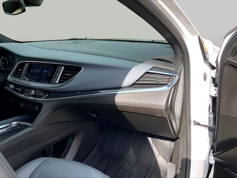Used 2022 Buick Enclave Essence w/ Sport Touring Edition FWD image 18