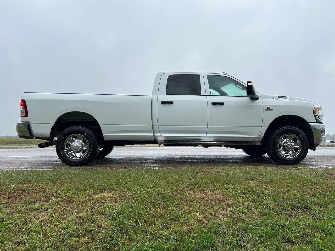 Used 2023 RAM 2500 Tradesman w/ Chrome Appearance Group AWD/4WD image 7