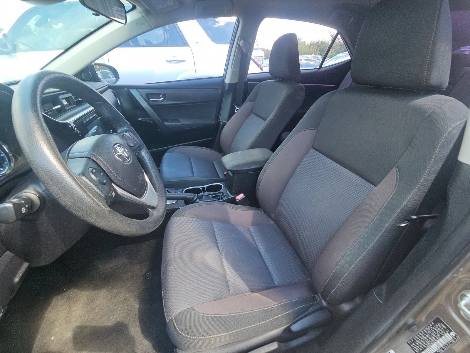 Used 2018 Toyota Corolla LE FWD image 5