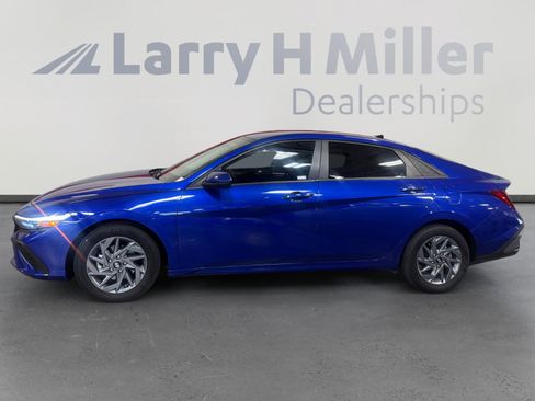 Used 2024 Hyundai Elantra SEL FWD image 2