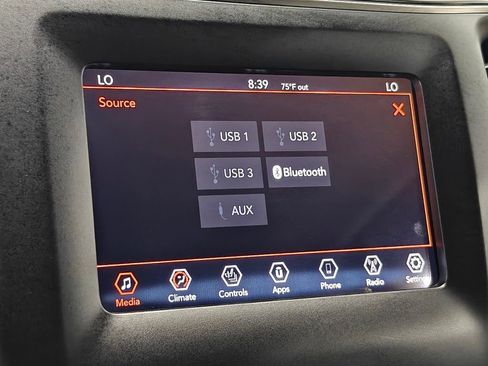 Used 2019 Jeep Cherokee Latitude Plus w/ Comfort/Convenience Group AWD/4WD image 33