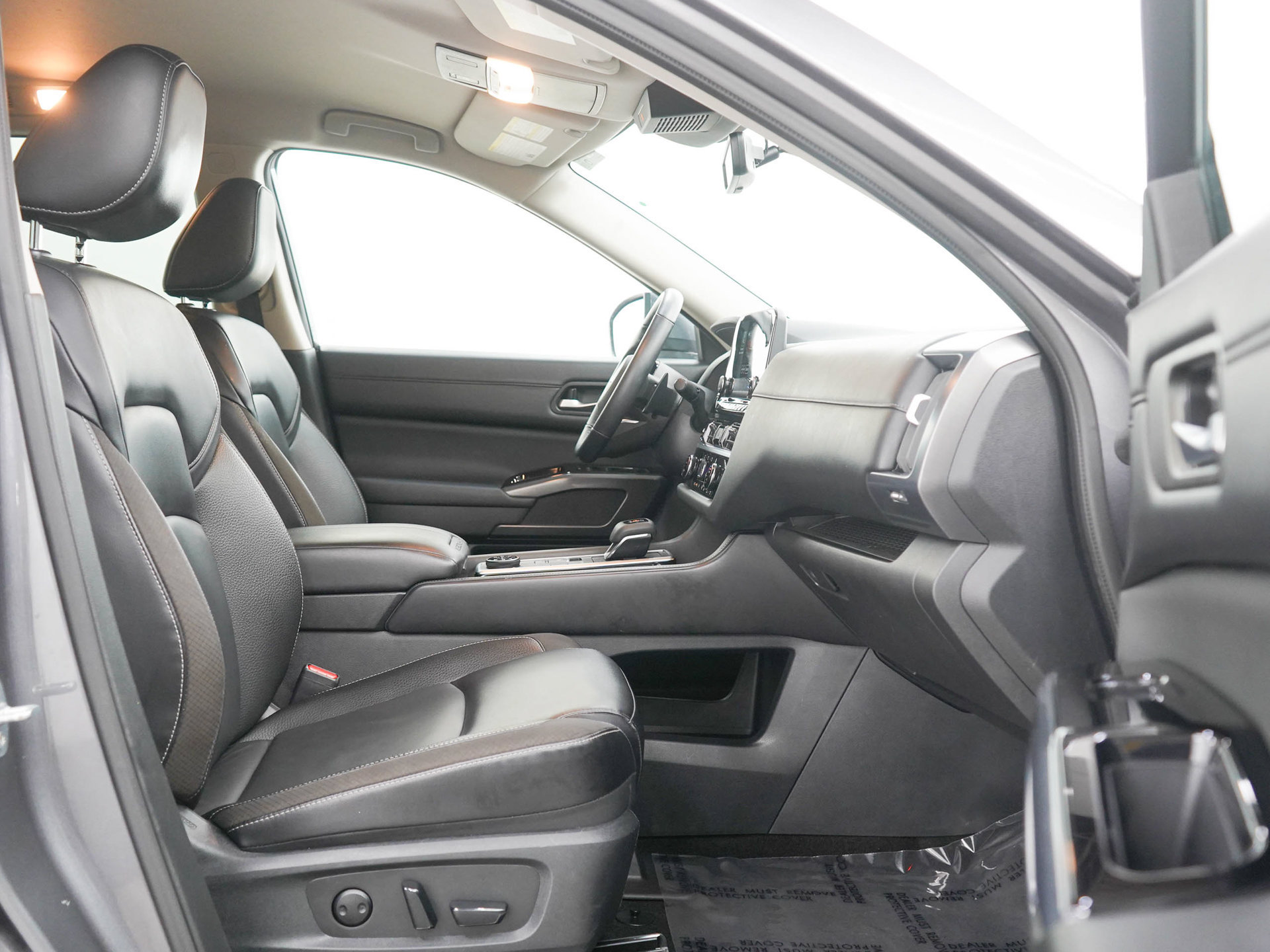 Used 2024 Nissan Pathfinder SL AWD/4WD image 11